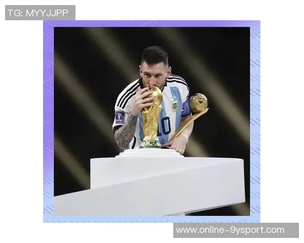 阿尔瓦雷斯与梅西迪马利亚合影庆祝世界杯夺冠三周年纪念